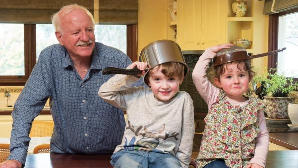 Jouer avec ses petits enfants