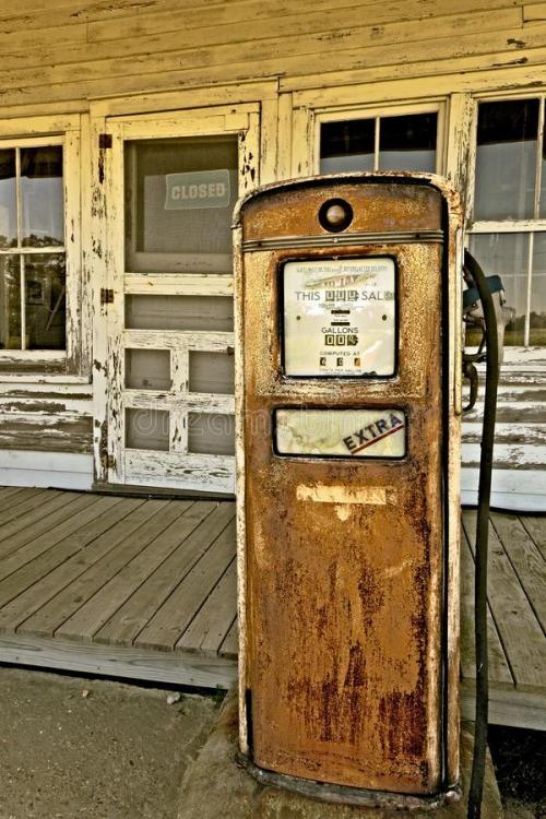 Vieille station service seniors